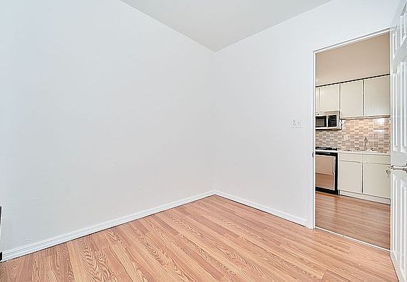 3rd image of 247 Broome St #2F