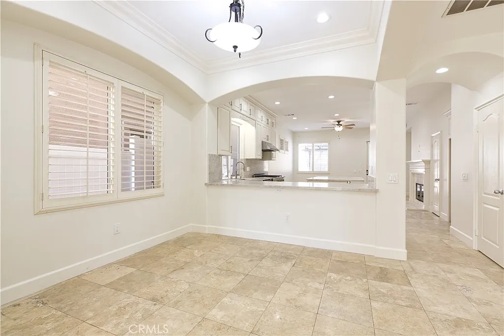 3 bed, 2.5 bath, 2425 sqft, $7,000 — Photo 3