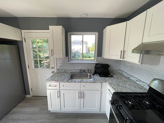 3rd image of 33 Terrill Rd