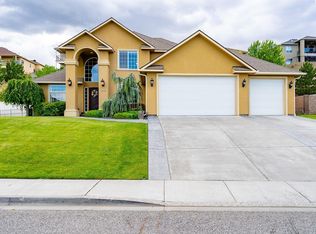 1633 Meadow Hills Dr, Richland, WA
