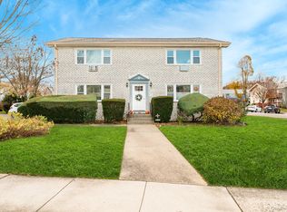 20 Toehee Pl APT 1B, Islip, NY 11751