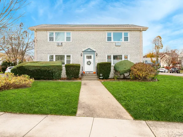 20 Toehee Place #1B, Islip, NY 11751
