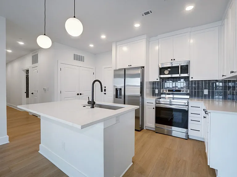 3000 Duval St #201 — Photo 2