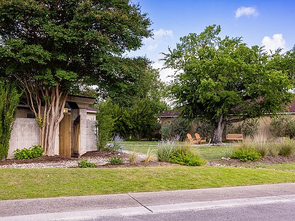 2nd image of 2729 Indian Wells Dr