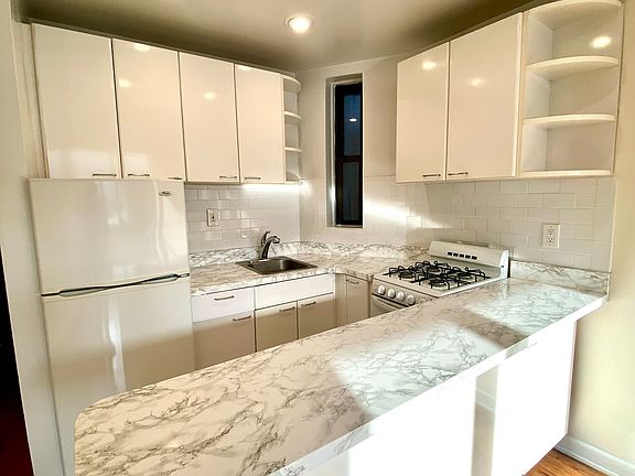 3rd image of 427 E 83rd St APT 5D