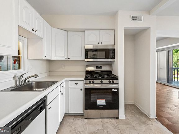 3rd image of 765 Fairview Ave