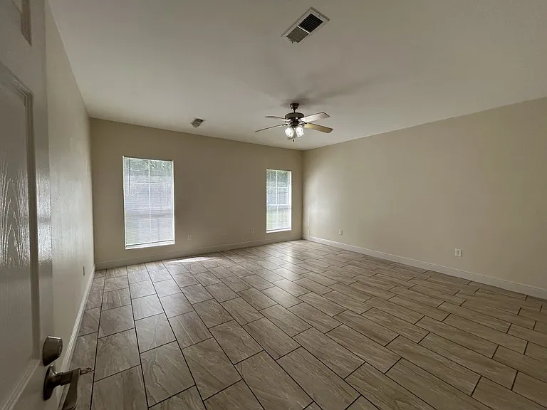 23983 Terrace Ave — Photo 11