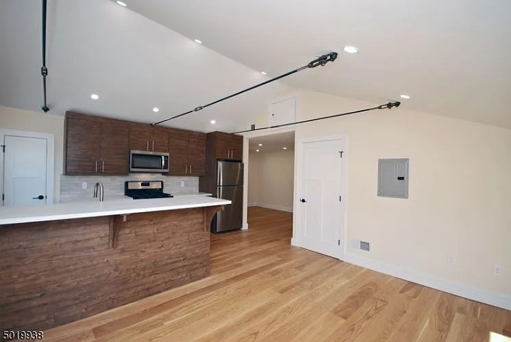 4 Jones Dr photo 1