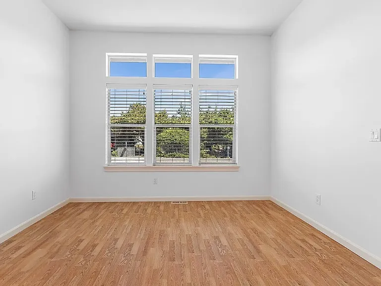 33003 G Pl — Photo 23