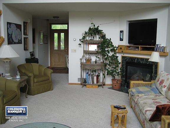 Living room & gas fireplace