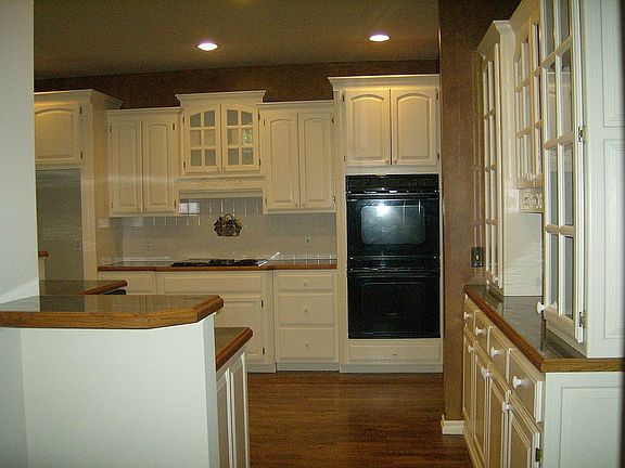 Kitchen has double oven