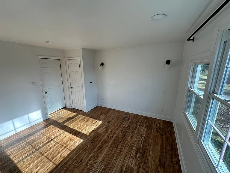 105 Meadowview Dr — Photo 10