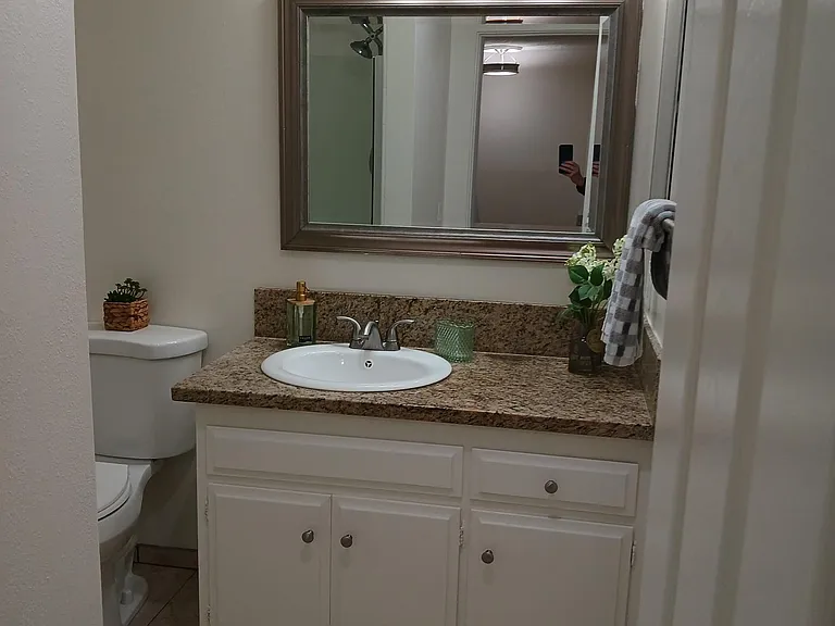 Eastbluff Townhomes — Photo 10