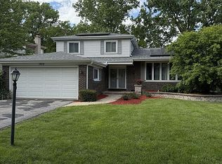 1812 E Apache Ln, Mount Prospect, IL