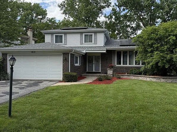 1812 E Apache Ln, Mount Prospect, IL 60056