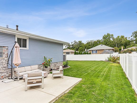 2nd image of 5218 Laramie Ct