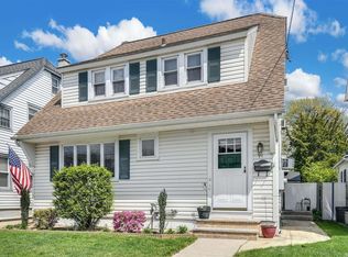 91 Broad St, Williston Park, NY 11596