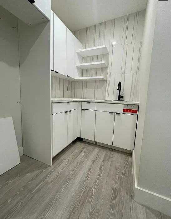 3 bed, 1000 sqft, $2,500 — Photo 2