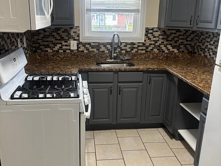 7721 Bender Rd — Photo 10