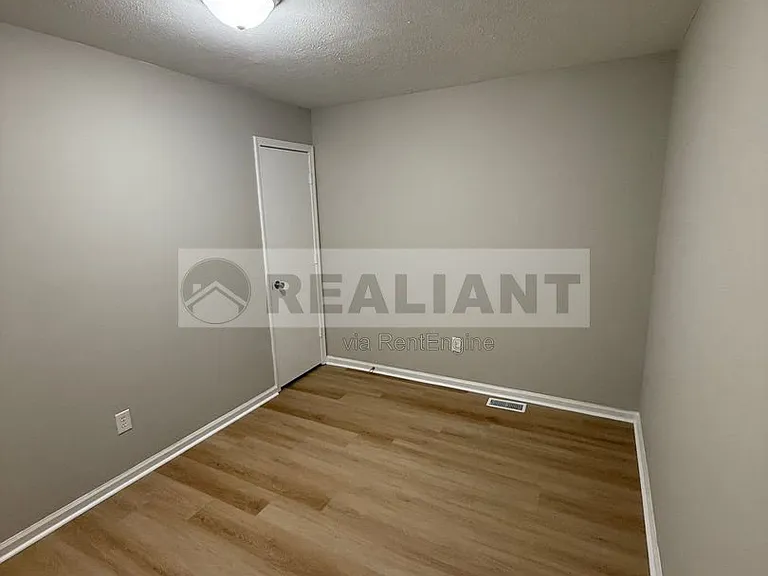 31 Hurley St #15 — Photo 8