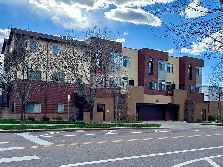 Beautiful Condo in Curtis Park! — Photo 1