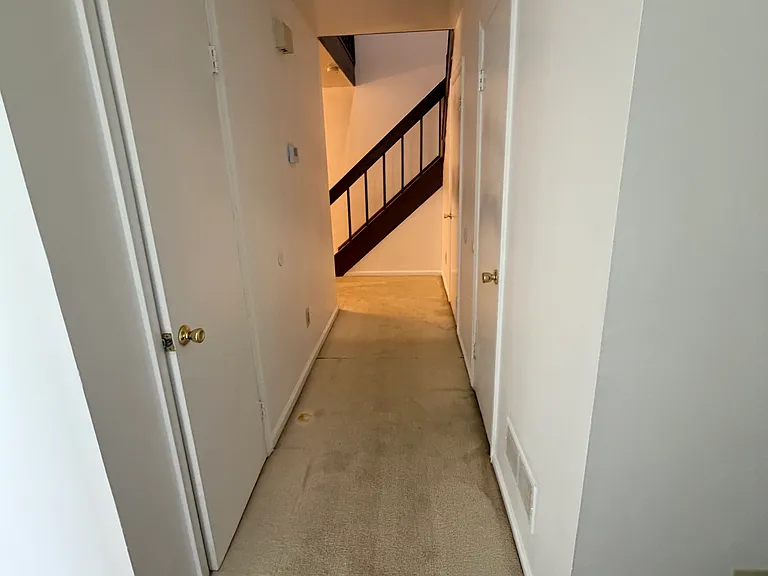 203C E Montcastle Dr — Photo 3