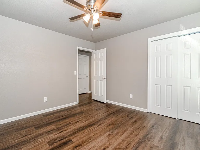 100 NE 101st Pl — Photo 22