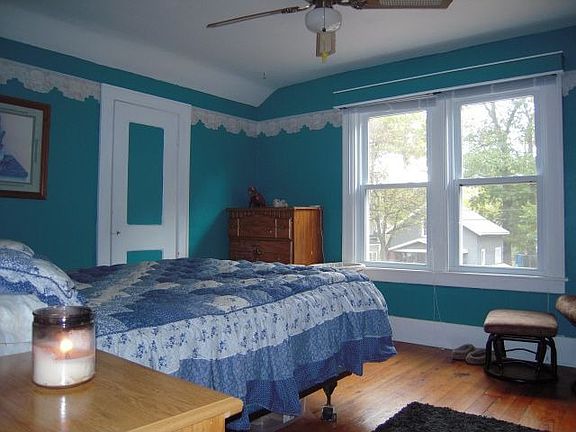 Master bedroom w/hardwood floor & ceiling fan