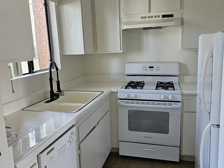 1140 Belmont Ave #8 — Photo 13