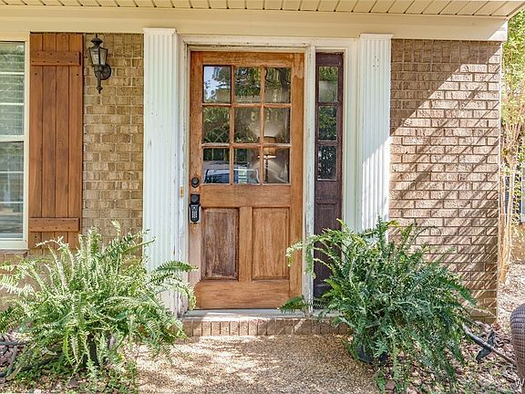 4th image of 1077 Fairfax Dr