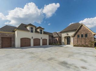 121 Snapping Ln, Broussard, LA 70518