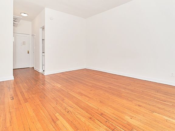 2nd image of 400 W 45th St APT 4E