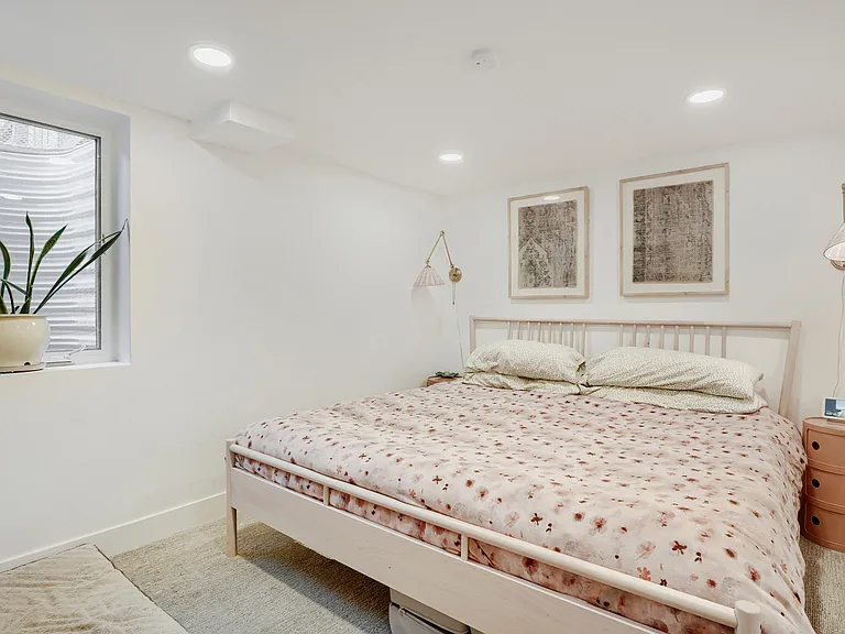 2215 Syracuse St — Photo 22
