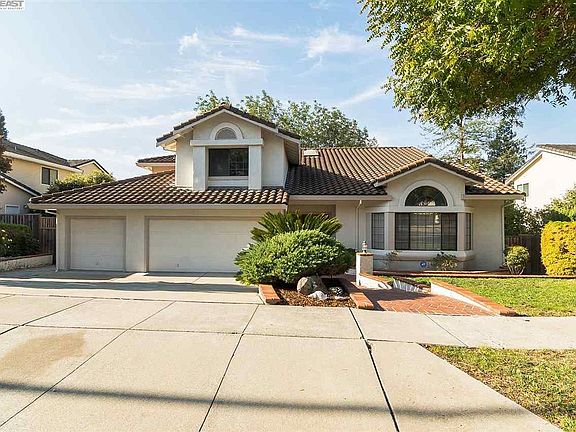 4th image of 40955 Canyon Heights Dr
