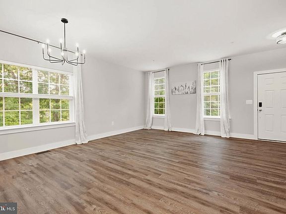 3rd image of 2620 Holly Dr