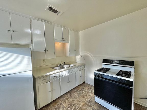 5th image of 605 Sutton Dr