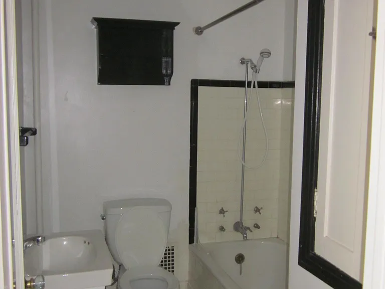 704 W 6th Ave #202 — Photo 11