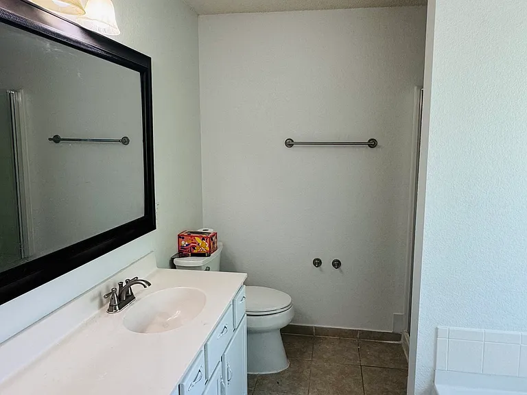 105 Fieldwood Ct — Photo 14