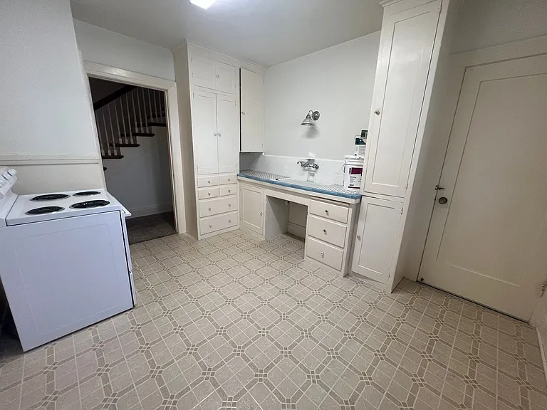 925 Lincoln St — Photo 8