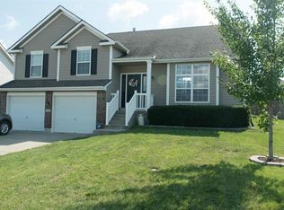610 NW Par Dr, Grain Valley, MO 64029