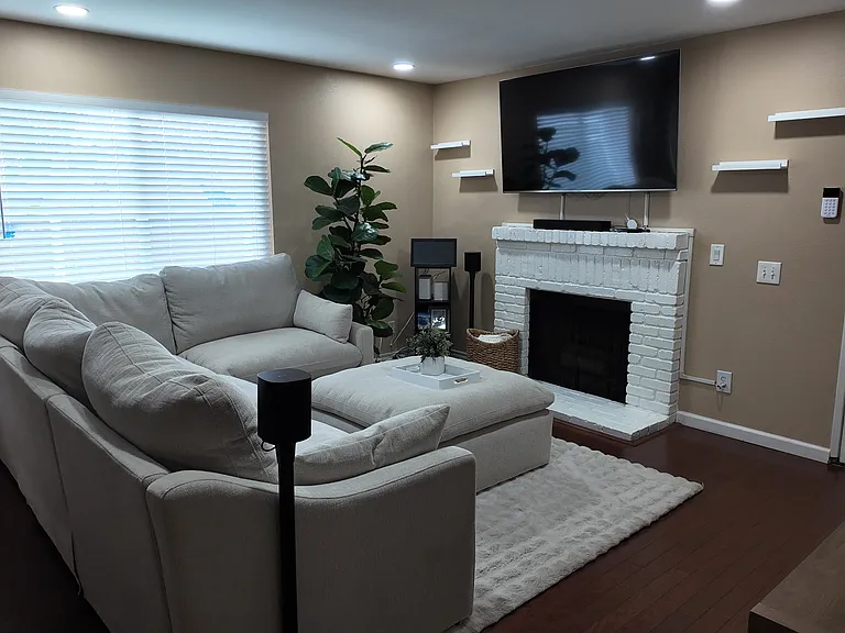 256 Riverview Way — Photo 2