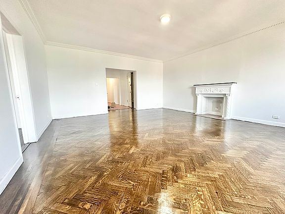 3rd image of 1920 Osborne Pl #4A