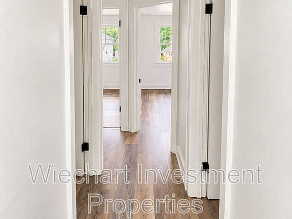 2nd image of 580 W Grand Ave