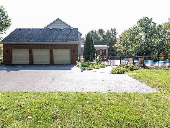 3rd image of 2554 Buckhead Dr
