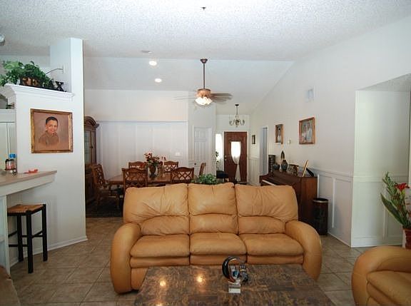 4th image of 1285 Weldon St SE