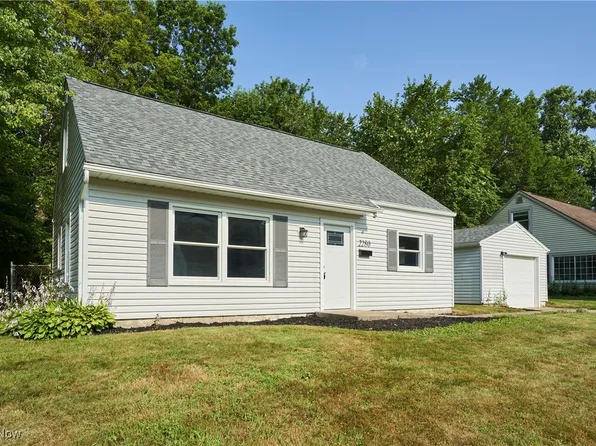 2280 Suncrest Dr, Cuyahoga Falls, OH 44221