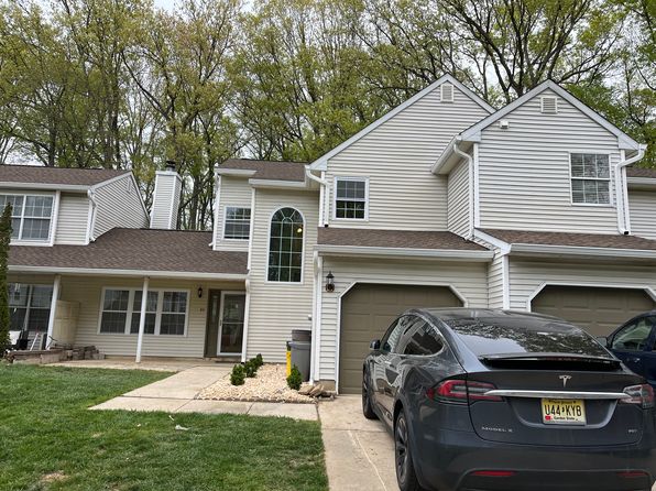 60 Cypress Dr
