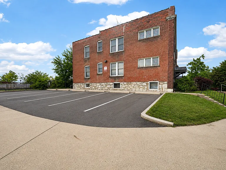 5750 Pershing Ave #1E — Photo 13