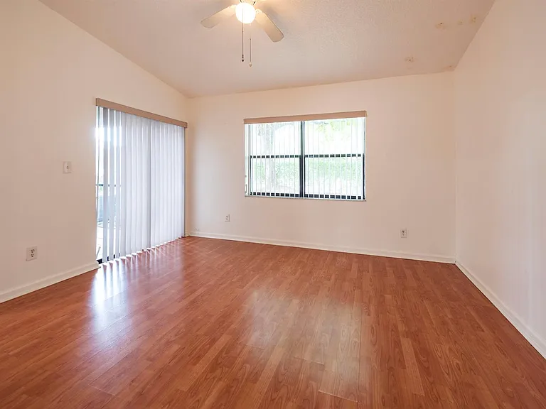 9641 Riverside Dr #F1 — Photo 10