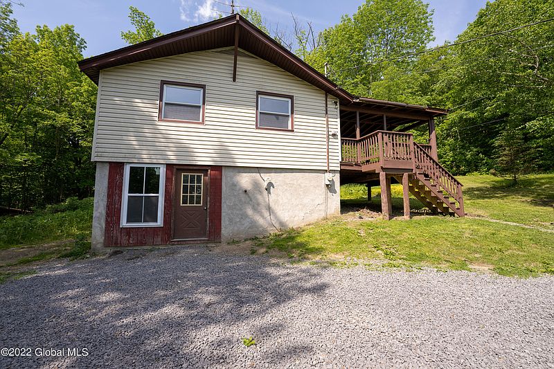 2nd image of 230 Beards Hollow Road